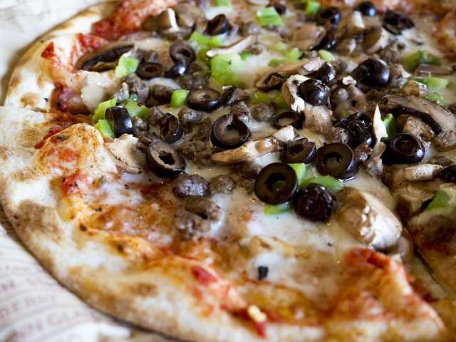 Gluten-Free Delight: Enjoy Domino’s Pizza!